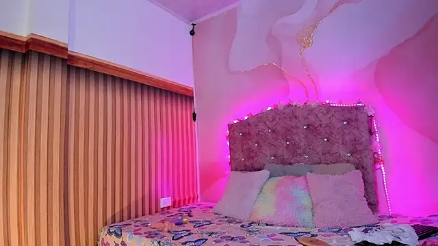 Snapshot of Daisy__rose chatting on 03-15-25, 03:07 Daisy rose online show from 03-15-25, 03:07