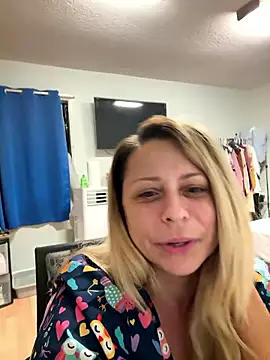 Snapshot of Hotslut187 chatting on 01-11-26, 11:37 Hotslut187 online show from 01-11-26, 11:37