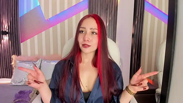 Snapshot of emily_layton chatting on 10-30-25, 02:40 emily layton online show from 10-30-25, 02:40