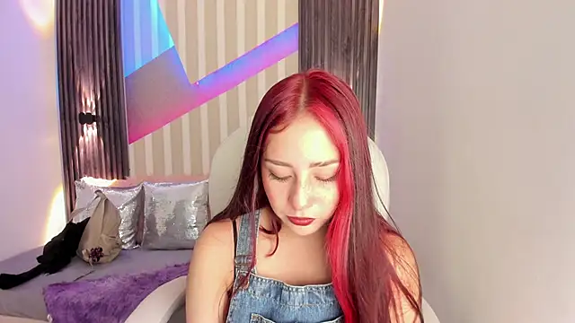 Snapshot of emily_layton chatting on 11-04-25, 02:38 emily layton online show from 11-04-25, 02:38