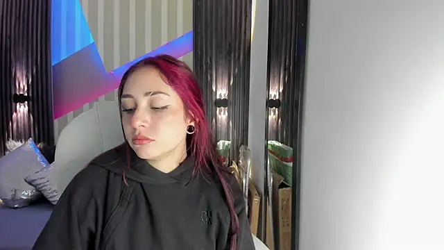 Snapshot of emily_layton chatting on 11-16-25, 04:34 emily layton online show from 11-16-25, 04:34