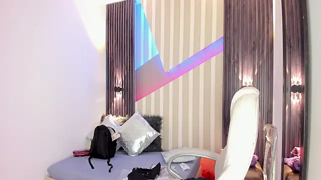 Snapshot of emily_layton chatting on 11-20-25, 02:28 emily layton online show from 11-20-25, 02:28