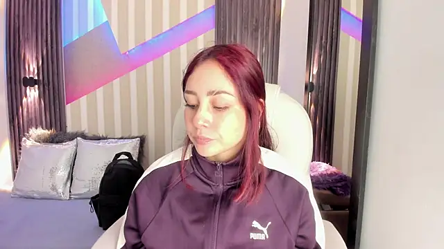 Snapshot of emily_layton chatting on 11-25-25, 03:23 emily layton online show from 11-25-25, 03:23