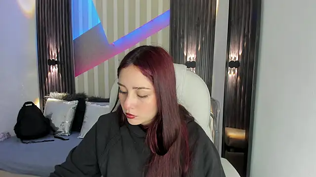 Snapshot of emily_layton chatting on 11-26-25, 03:46 emily layton online show from 11-26-25, 03:46