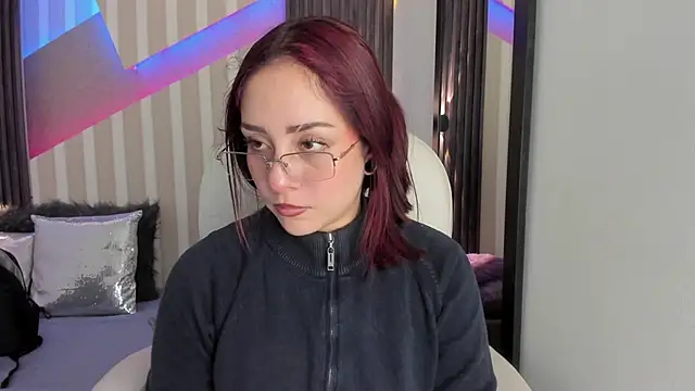 Snapshot of emily_layton chatting on 11-27-25, 02:52 emily layton online show from 11-27-25, 02:52