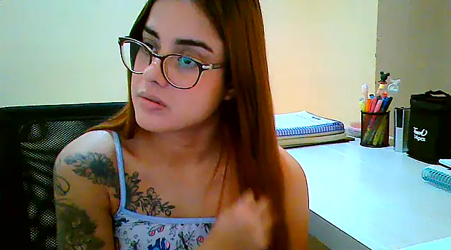 Snapshot of maliamiller chatting on 03-20-25, 04:18 maliamiller online show from 03-20-25, 04:18