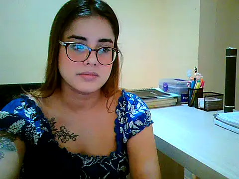 Snapshot of maliamiller chatting on 09-18-25, 12:29 maliamiller online show from 09-18-25, 12:29