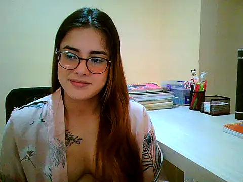 Snapshot of maliamiller chatting on 09-29-25, 04:28 maliamiller online show from 09-29-25, 04:28