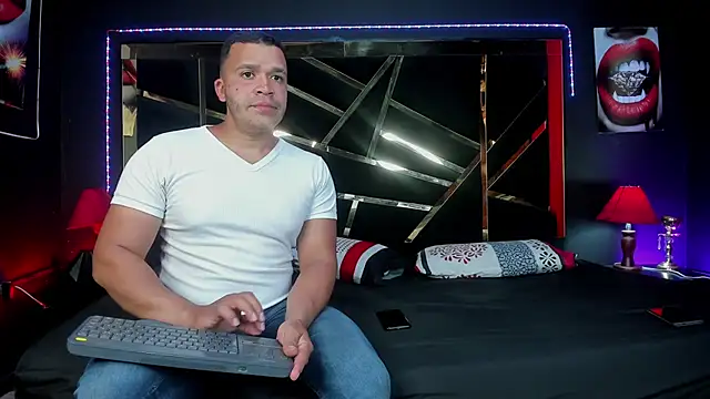 Snapshot of AndyandFran chatting on 12-05-25, 09:00 AndyandFran online show from 12-05-25, 09:00