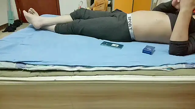 Snapshot of huzi518 chatting on 10-23-25, 02:16 huzi518 online show from 10-23-25, 02:16