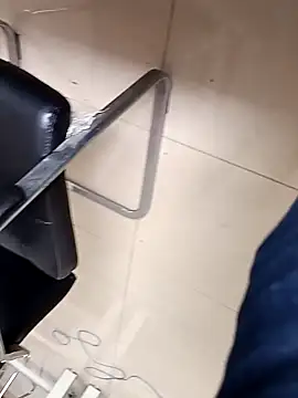 Snapshot of huzi518 chatting on 10-30-25, 02:46 huzi518 online show from 10-30-25, 02:46