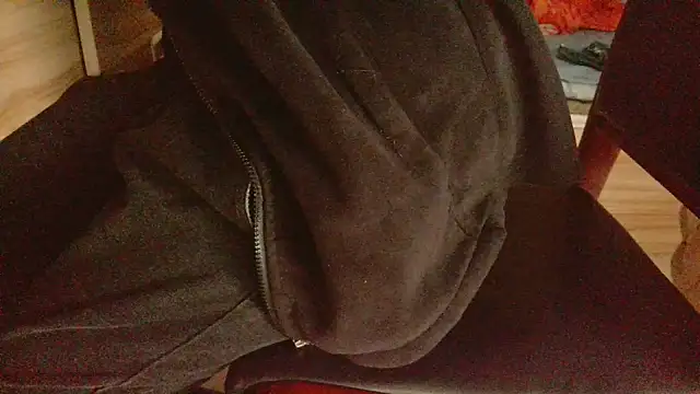 Snapshot of huzi518 chatting on 11-22-25, 06:56 huzi518 online show from 11-22-25, 06:56