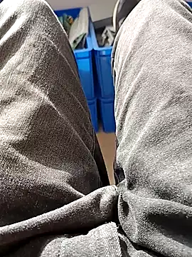 Snapshot of huzi518 chatting on 11-27-25, 02:46 huzi518 online show from 11-27-25, 02:46