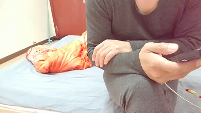 Snapshot of huzi518 chatting on 12-14-25, 01:22 huzi518 online show from 12-14-25, 01:22