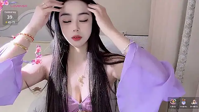 Caitlyn   online show from 02-05-25, 12:17