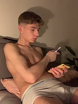 Snapshot of MiguelRausch chatting on 02-28-25, 08:50 MiguelRausch online show from 02-28-25, 08:50