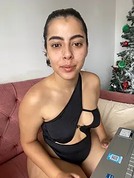 Snapshot of DakotaShelby chatting on 12-18-24, 10:35 DakotaShelby online show from 12-18-24, 10:35