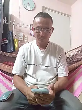 Andresguz35 online show from 11-03-25, 04:03