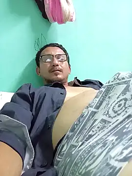 Andresguz35 online show from 12-19-25, 06:53