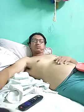 Andresguz35 online show from 02-13-26, 03:24