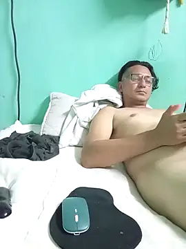 Andresguz35 online show from 03-12-26, 03:34