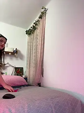 tatianaAlvarez1 online show from 12-04-25, 10:46