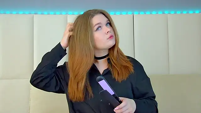 Snapshot of CrystalLyons chatting on 03-02-25, 06:16 CrystalLyons online show from 03-02-25, 06:16