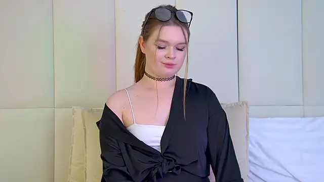 Snapshot of CrystalLyons chatting on 03-04-25, 01:06 CrystalLyons online show from 03-04-25, 01:06