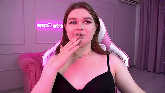 Snapshot of CrystalLyons chatting on 03-09-25, 04:11 CrystalLyons online show from 03-09-25, 04:11