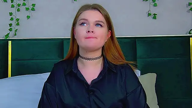 Snapshot of CrystalLyons chatting on 03-12-25, 09:13 CrystalLyons online show from 03-12-25, 09:13