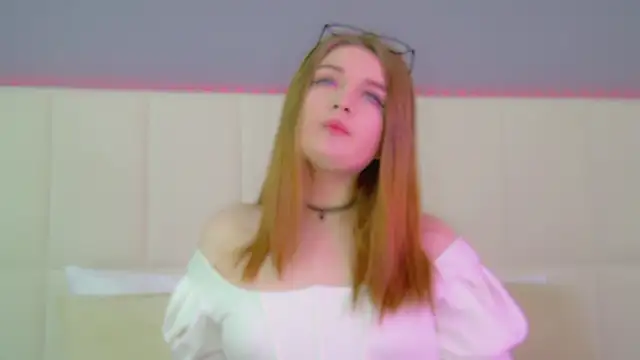 Snapshot of CrystalLyons chatting on 03-18-25, 06:25 CrystalLyons online show from 03-18-25, 06:25