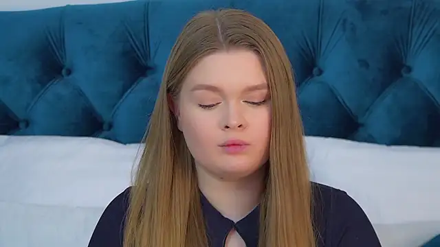 CrystalLyons online show from 04-25-26, 01:41