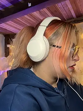 SophiaWeestt99 online show from 04-26-26, 05:27