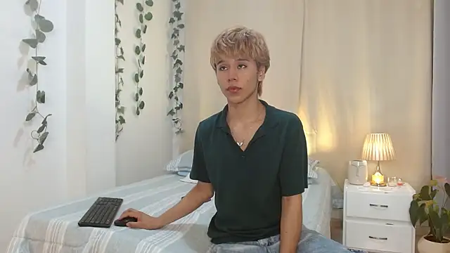 Tommyfoxboy online show from 01-29-25, 01:07