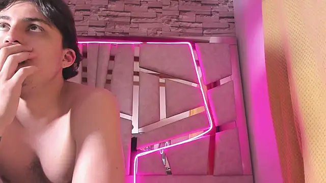 mia and austin online show from 11-07-25, 12:54