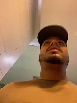 Snapshot of thiagowes chatting on 05-01-26, 05:17 thiagowes online show from 05-01-26, 05:17