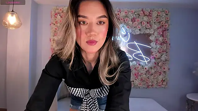 Snapshot of RebeccaHudson chatting on 03-01-25, 02:26 RebeccaHudson online show from 03-01-25, 02:26