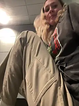 Snapshot of M1ssyk1ssy chatting on 01-06-25, 04:23 M1ssyk1ssy online show from 01-06-25, 04:23