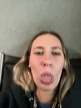 Snapshot of M1ssyk1ssy chatting on 01-17-25, 06:44 M1ssyk1ssy online show from 01-17-25, 06:44