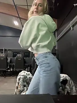 Snapshot of M1ssyk1ssy chatting on 11-22-25, 09:14 M1ssyk1ssy online show from 11-22-25, 09:14