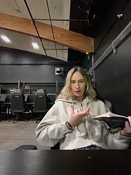 Snapshot of M1ssyk1ssy chatting on 03-22-26, 06:22 M1ssyk1ssy online show from 03-22-26, 06:22