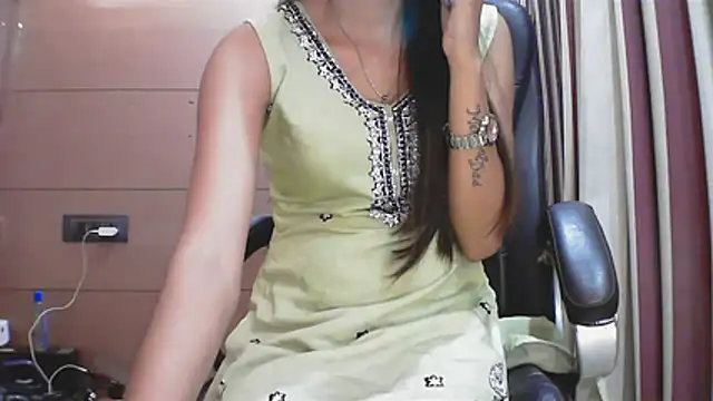 collage hoty online show from 11-26-25, 05:36