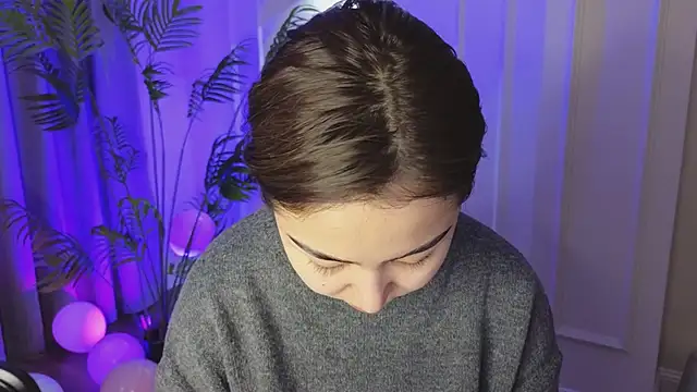 Deiri Delightful online show from 12-20-24, 05:25