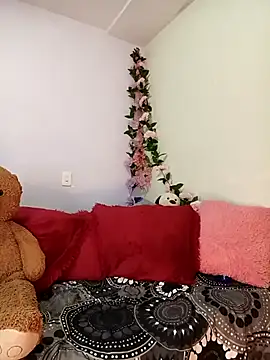 Snapshot of kymmgolden chatting on 12-14-25, 12:10 kymmgolden online show from 12-14-25, 12:10