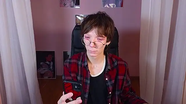 Snapshot of TommieH chatting on 02-05-25, 05:30 TommieH online show from 02-05-25, 05:30