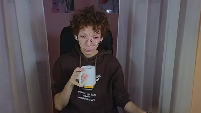 Snapshot of TommieH chatting on 02-21-25, 05:35 TommieH online show from 02-21-25, 05:35