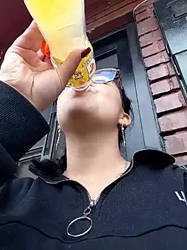 lara moon25 online show from 12-18-25, 08:04