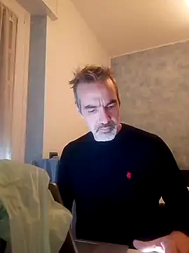 Snapshot of Marcolino183 chatting on 01-08-25, 03:28 Marcolino183 online show from 01-08-25, 03:28