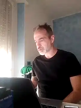 Snapshot of Marcolino183 chatting on 02-14-25, 03:05 Marcolino183 online show from 02-14-25, 03:05