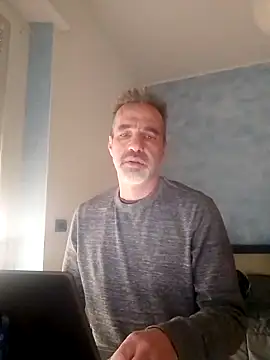 Snapshot of Marcolino183 chatting on 02-17-25, 01:53 Marcolino183 online show from 02-17-25, 01:53